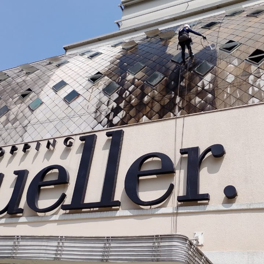 Serviço de Lavação da fachada do Shopping Mueller