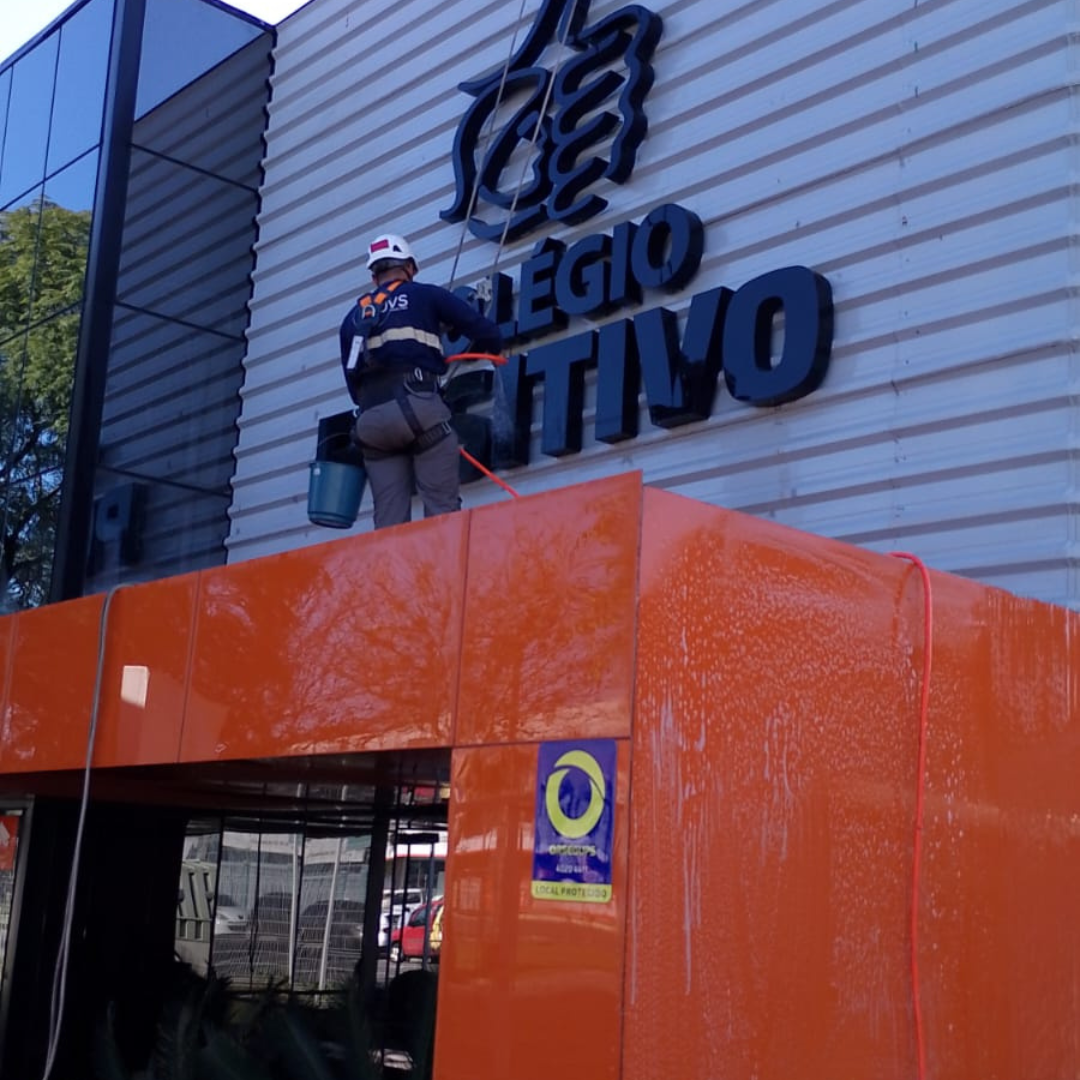 Lavação de Fachada Colégio Positivo