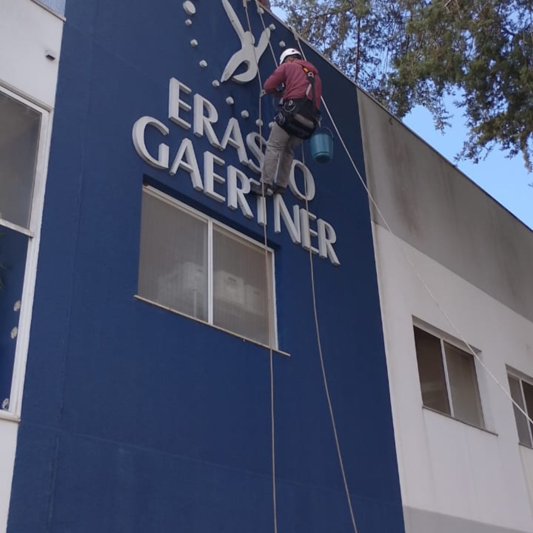 Lavação de fachada do instituto Erasto Gaertner